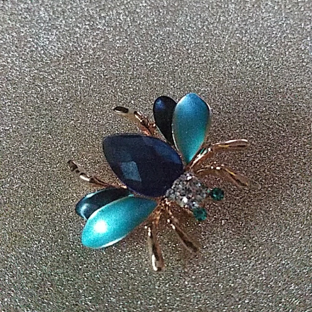 Blue Fly Brooch - Picture 4 of 4